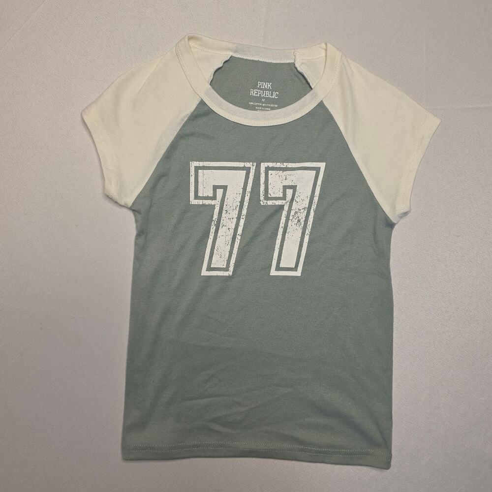 Pink Republic Short Sleeve Raglan Tee in a sage green and white color Size M